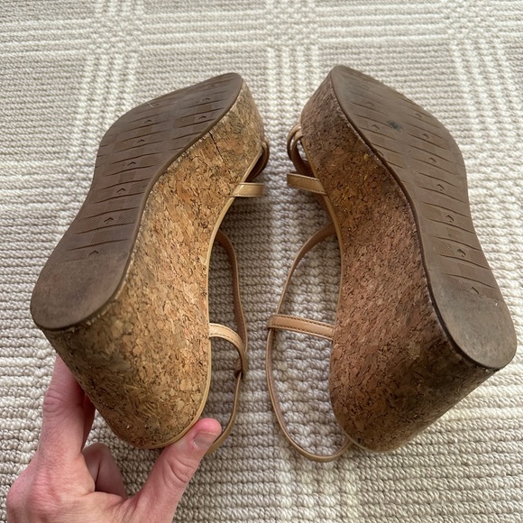 Kate Spade Tan Neutral Patent Leather Strappy Cork Wedges Size 8M - Picture 3 of 7
